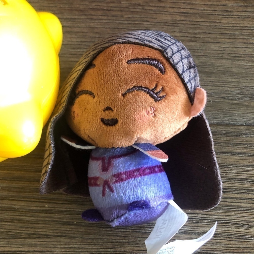 Disney Wish: Asha mini plush figure - Picture 2 of 5